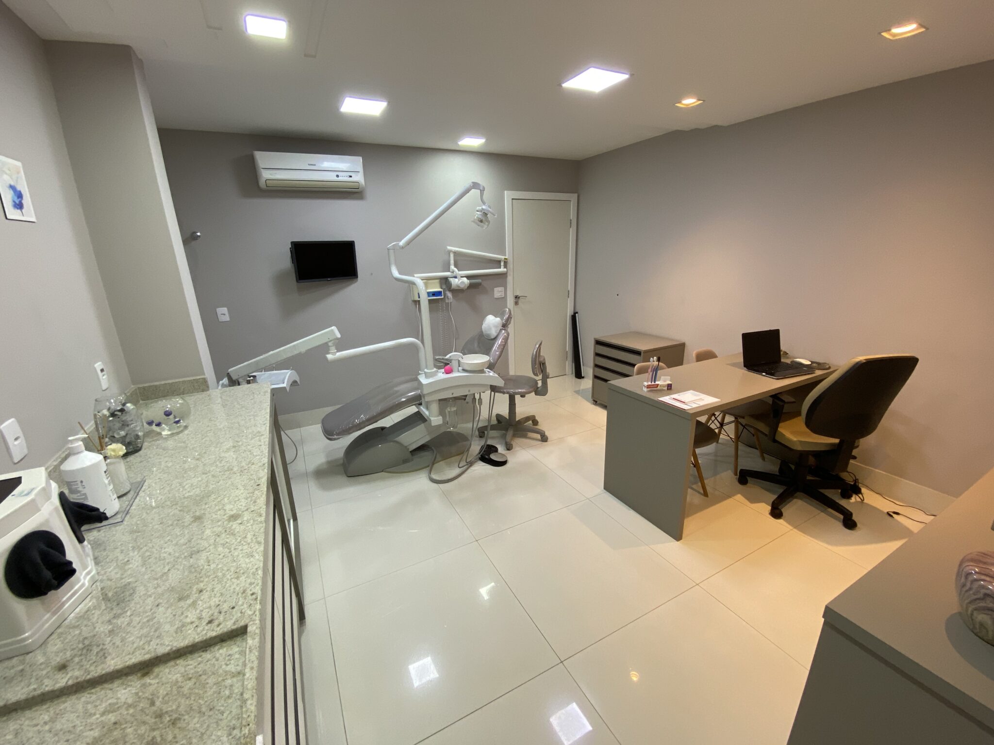 Dentista-Karin-consultorio-3-2048x1536-1.jpg